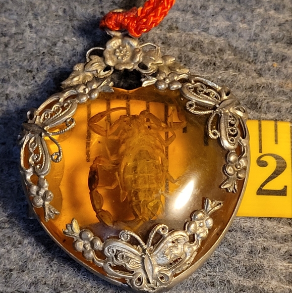 1940's style mixed metal silver around fossilized amber with scorpion inside - Picture 9 of 10